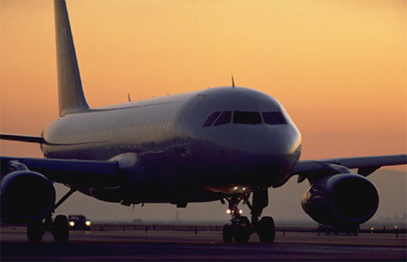 車(chē)?yán)遄舆x擇空運(yùn)公司還是海運(yùn)公司