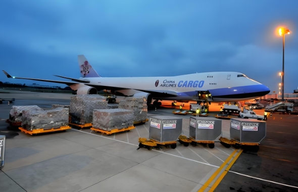 ?上海空運(yùn)作為連接國(guó)內(nèi)外貿(mào)易的重要樞紐，為全球經(jīng)濟(jì)發(fā)展注入了強(qiáng)勁動(dòng)力