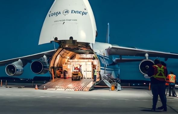 國(guó)際空運(yùn)物流企業(yè)應(yīng)加強(qiáng)國(guó)際合作與交流，共同推動(dòng)行業(yè)的健康發(fā)展